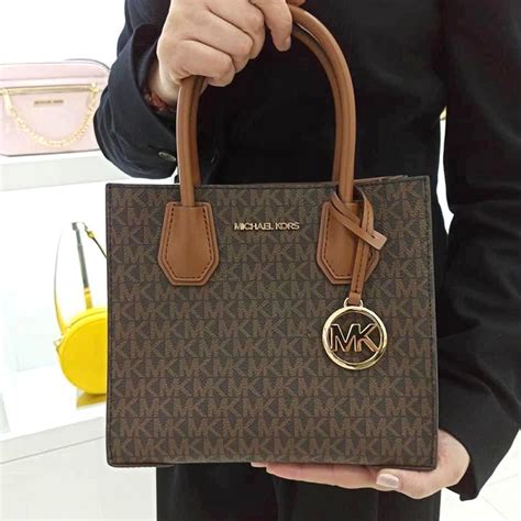 Túi xách Michael Kors Đen chính hãng cao cấp GIÁ TỐT.